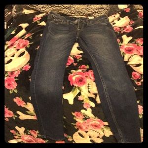 Hollister capris size 3 w 26 / L 28
